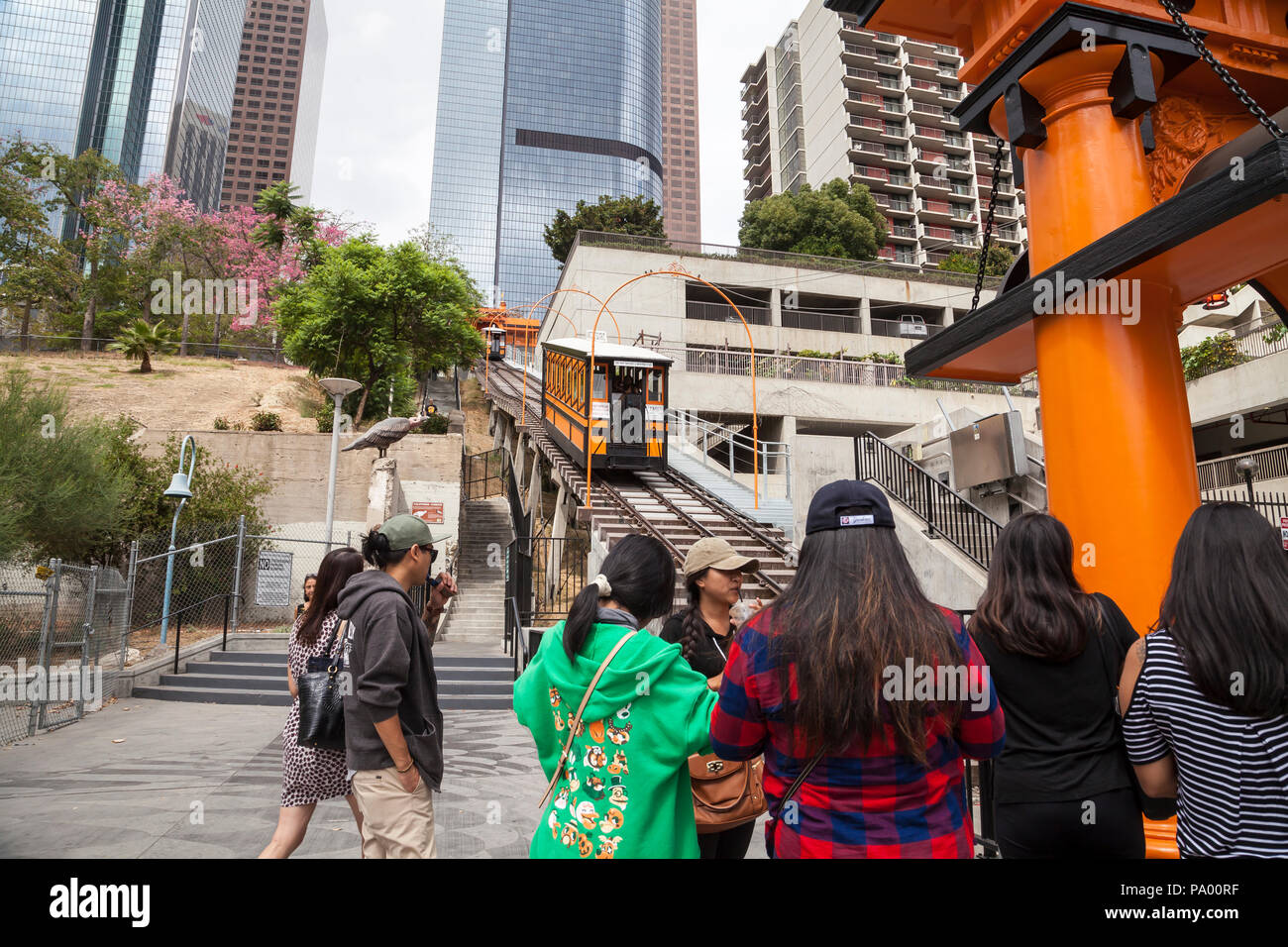 Touristen Line up warten die Engel Flug Zug, Los Angeles, Kalifornien, USA Stockfoto