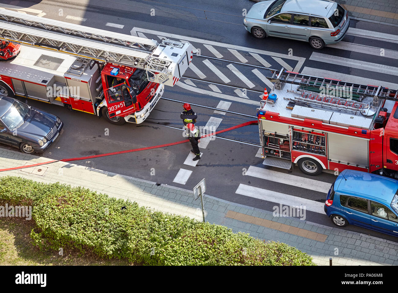 Stettin, Polen - 19 Juli 2018: Feuerwehr bereitet Wohnhaus Feuer an Niemierzynska Straße zu löschen. Stockfoto