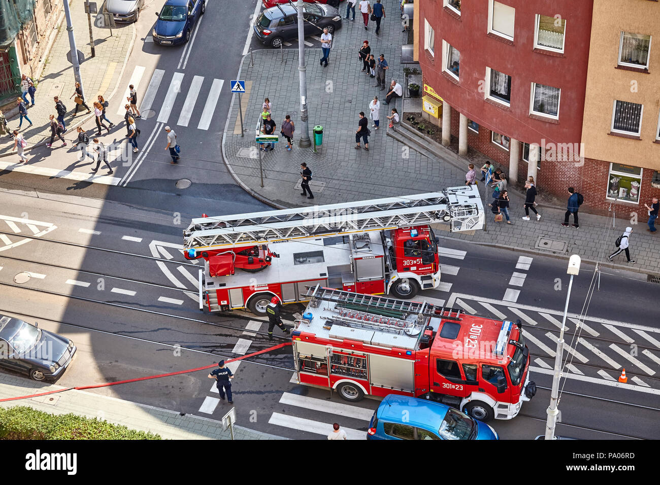 Stettin, Polen - 19 Juli 2018: Feuerwehr bereitet Wohnhaus Feuer an Niemierzynska Straße zu löschen. Stockfoto