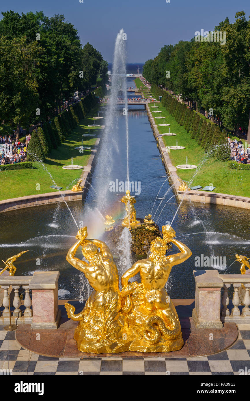 St. Petersburg, Russland - 18.Juli 2018, Panoramaaussicht Grand Cascade in Perterhof, den größten Brunnen Ensembles, in St. Petersburg, Russland Stockfoto