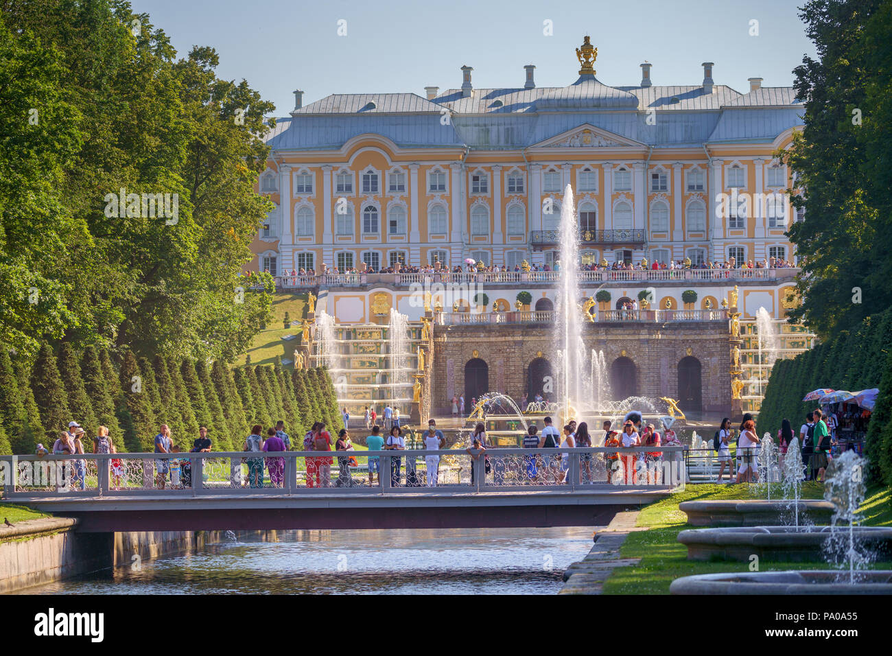 St. Petersburg, Russland - 18.Juli 2018, Panoramaaussicht Grand Cascade in Perterhof, den größten Brunnen Ensembles, in St. Petersburg, Russland Stockfoto