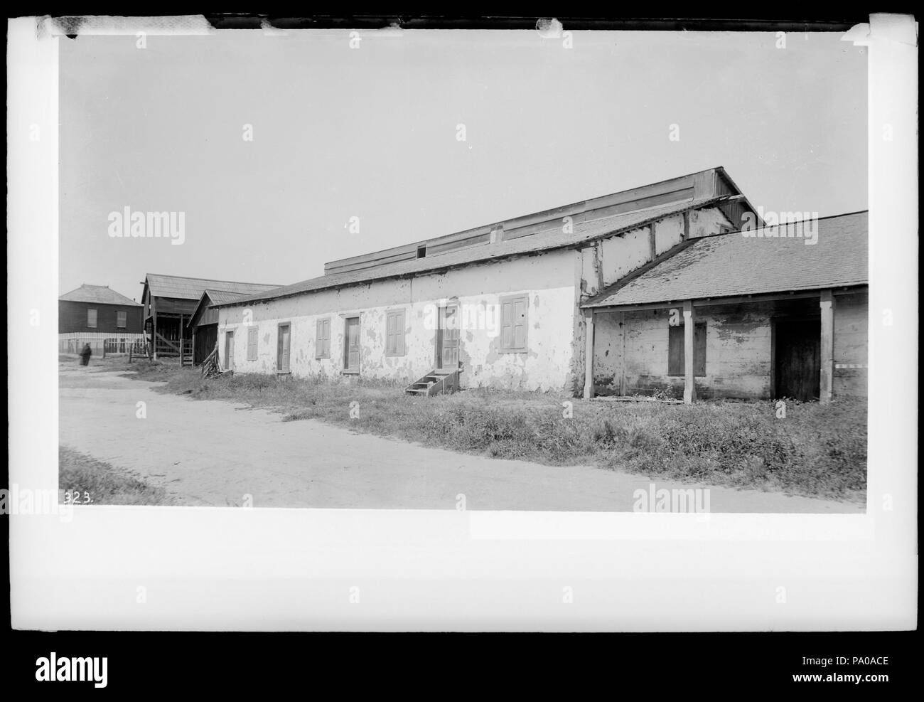 634 Außenansicht der ersten Theater in Kalifornien, eine Adobe Struktur in Monterey, Ca. 1900 (CHS-323) Stockfoto