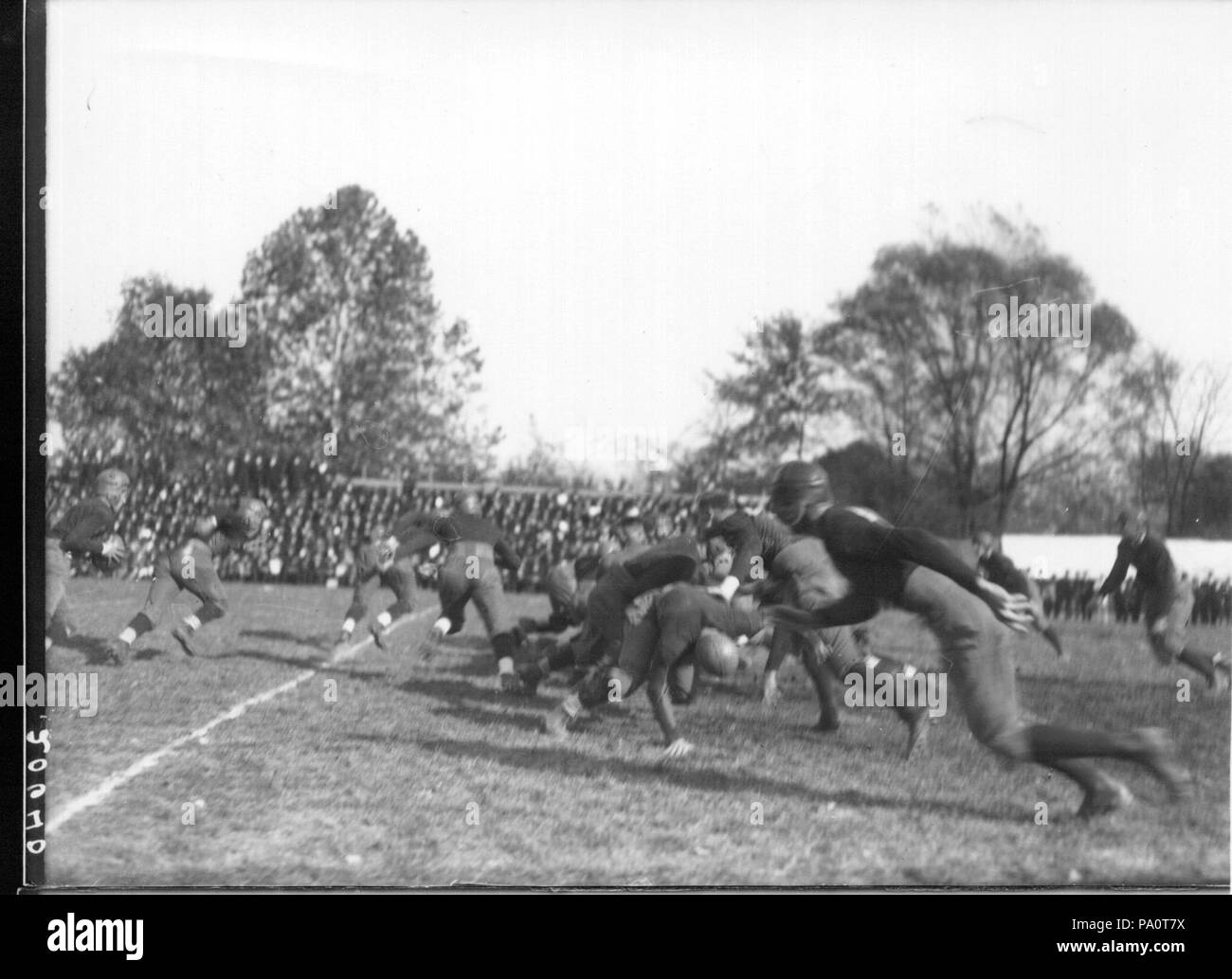 645 Feld Aktion bei Miami-Ohio Wesleyan Fußballspiel 1921 (3191475964) Stockfoto
