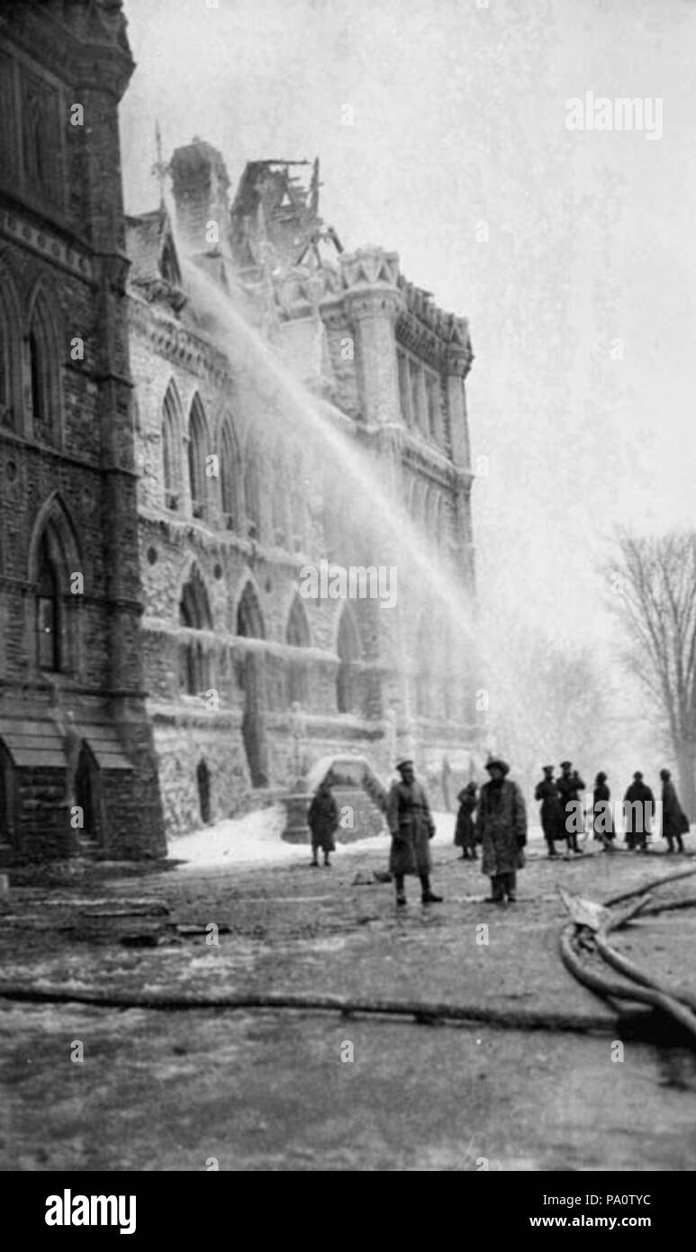 649 Feuerwehrmänner Kampf dem Parliament Hill Feuer Stockfoto