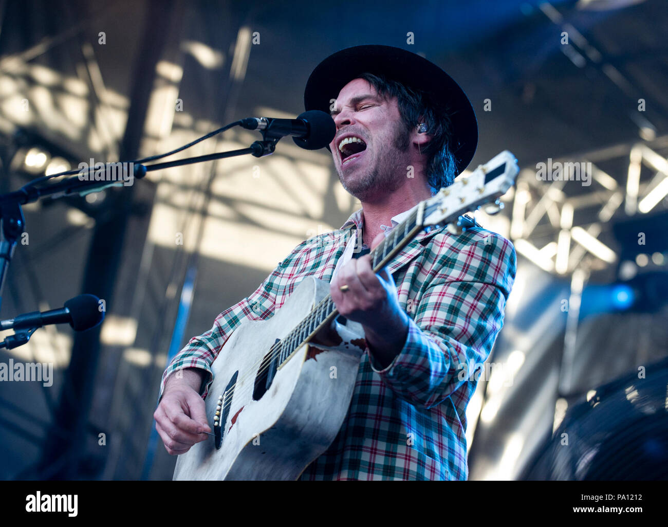 Die Burg von Edinburgh, Schottland, Großbritannien. 19. Juli 2018. Noel Gallagher's Hoch fliegende Vögel, Edinburgh, Midlothian, Großbritannien. 19,07, 2018. Bild zeigt: Noel Gallagher's Hoch fliegende Vögel durchführen auf der Esplanade des Edinburgh Castle Credit: Ian Jacobs/Alamy leben Nachrichten Stockfoto