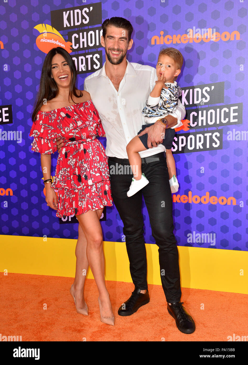 picture Nicole Johnson Michael Phelps Kids https www alamy de santa monica kalifornien usa 19 juli 2018 michael phelps nicole johnson boomer phelps am nickelodeon kids choice sports awards 2018 barker hangar bild sarah stewart credit sarah stewartalamy leben nachrichten image212697167 html
