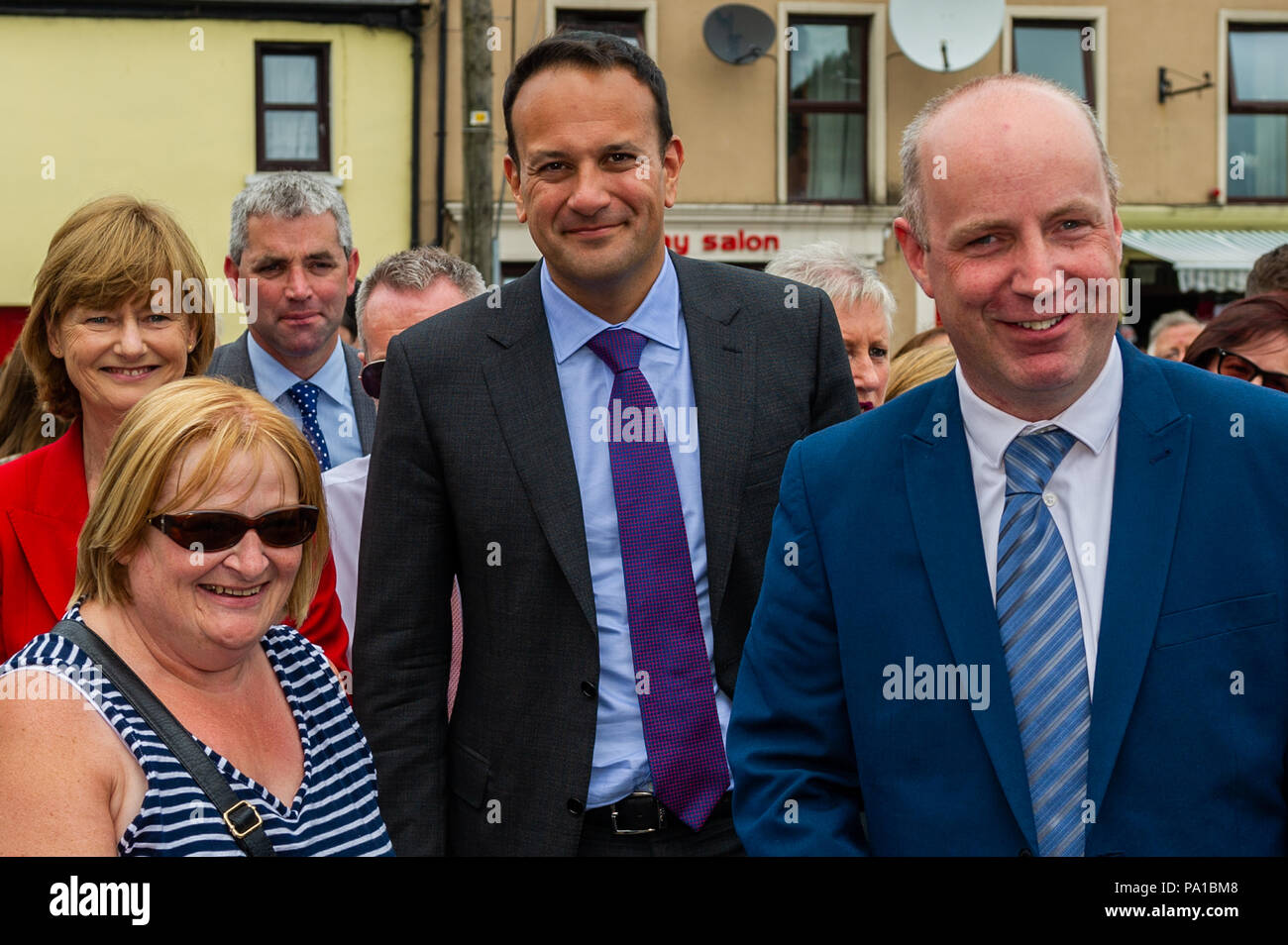 Dunmanway, West Cork, Irland. Juli 2018. Taoiseach Leo Varadkar besuchte heute Dunmanway, um den Geburtsort und die letzte Ruhestätte von Sam Maguire zu sehen. Er besuchte auch die Sam Maguire Glocken in der St. Mary's Church. Quelle: AG News/Alamy Live News. Stockfoto