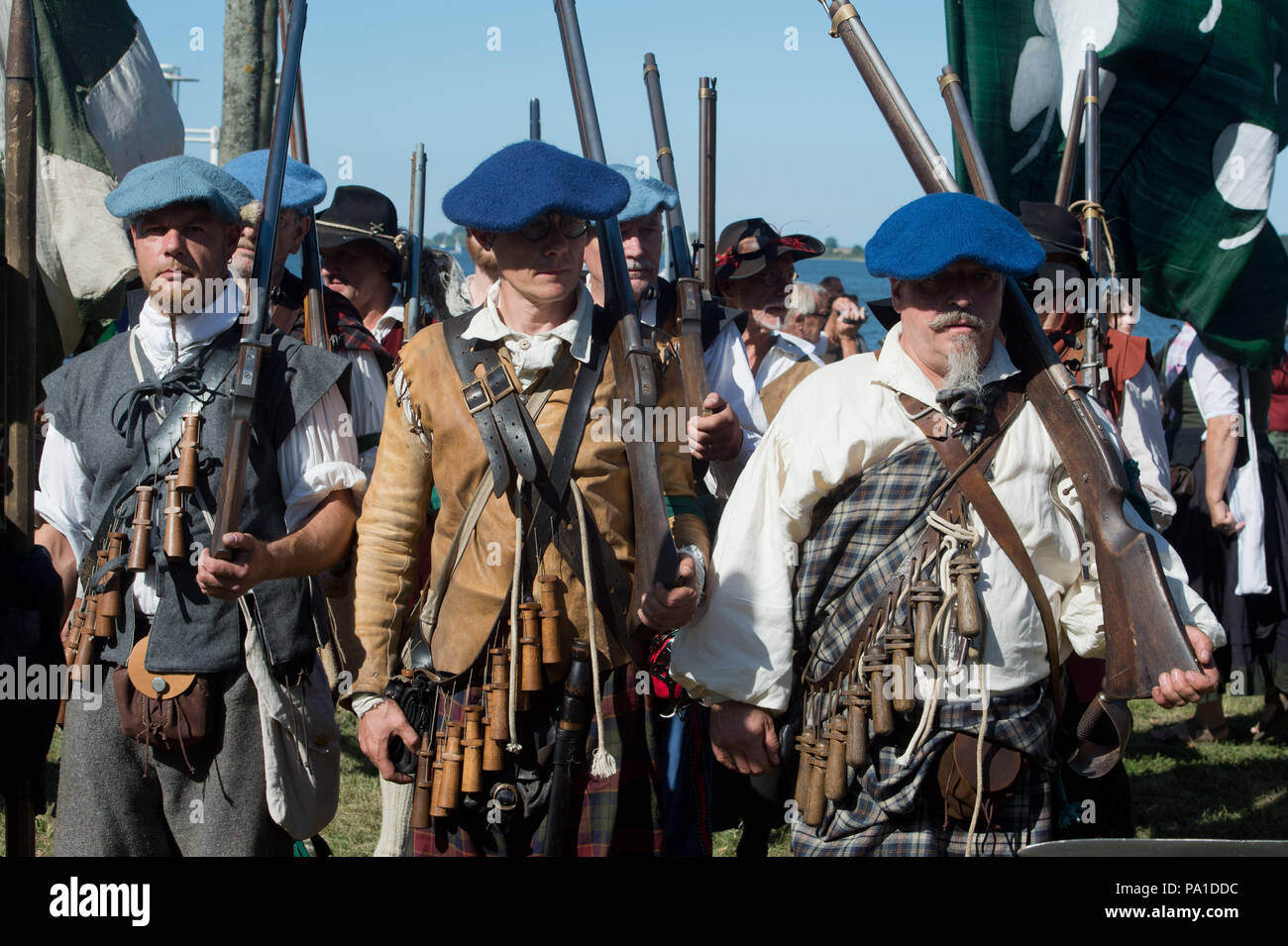 Stralsund, Deutschland. 20. Juli 2018. Bauern, Händlern, Gauklern und Jongleuren während der Parade der Hansestadt erleben die Belagerung der Stadt im Jahr 1628 von den kaiserlichen Truppen unter General Wallenstein. Nach schweren Kämpfen, die Menschen in Stralsund konnten Wallensteins Armee zu besiegen. Quelle: Stefan Sauer/dpa-Zentralbild/dpa/Alamy leben Nachrichten Stockfoto