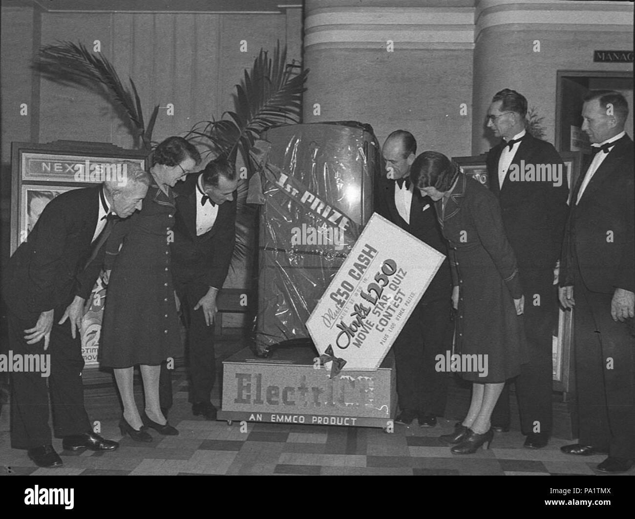 248 SLNSW 24700 Star Theater Bondi Junction Kälte- Display und Filmstar quizz Wettbewerb Stockfoto
