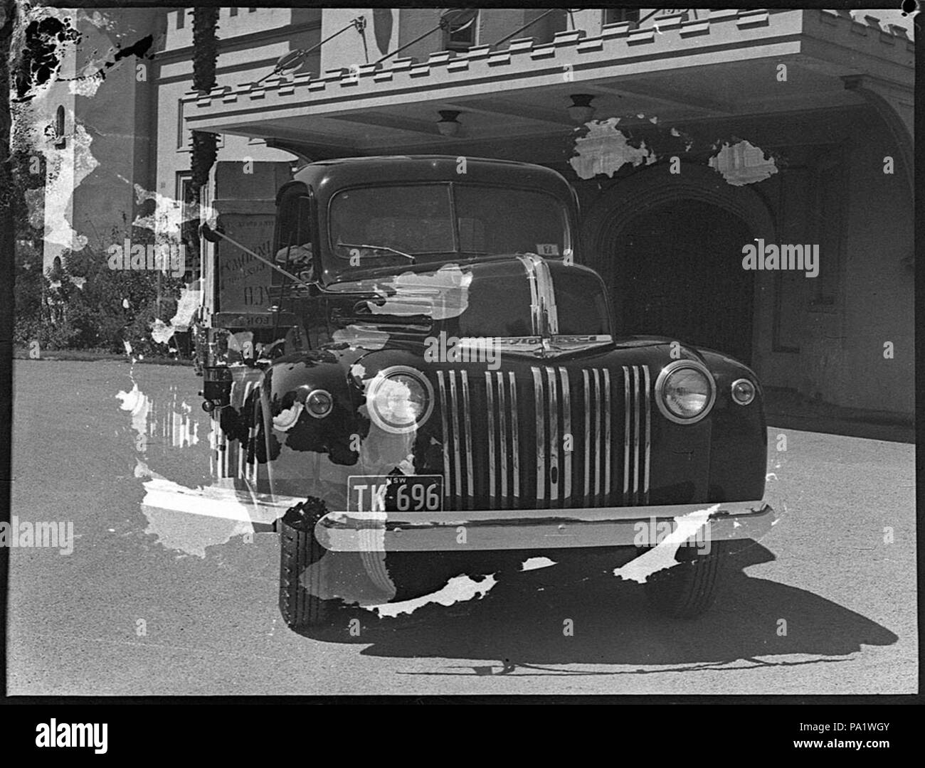 254 SLNSW30008 Frank G OBrien Ltd Ford LKW mit getränkekisten NACO Glas Stockfoto