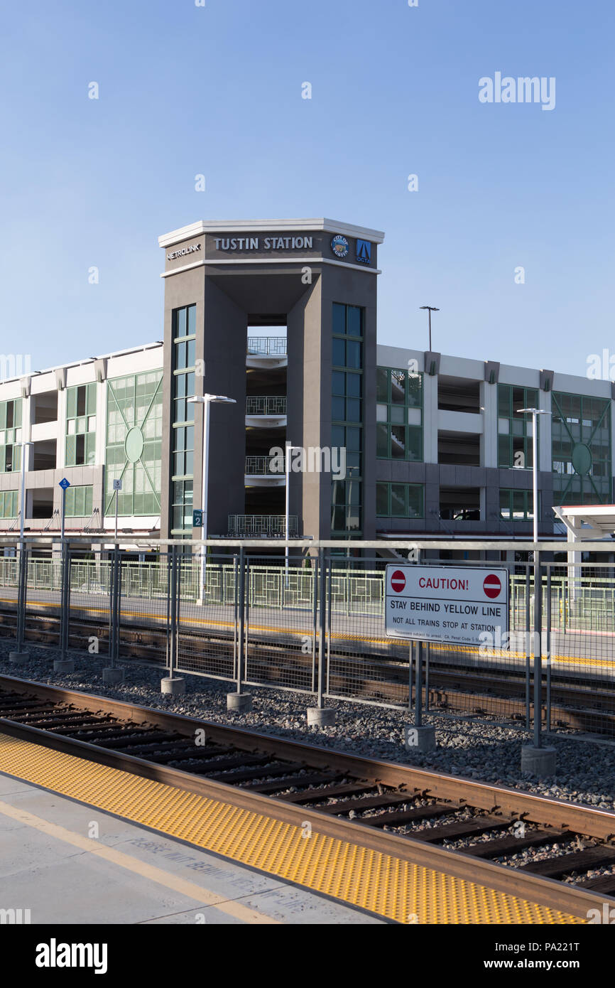 Metrolink passenger train station in Tustin Orange County, Kalifornien, USA Stockfoto
