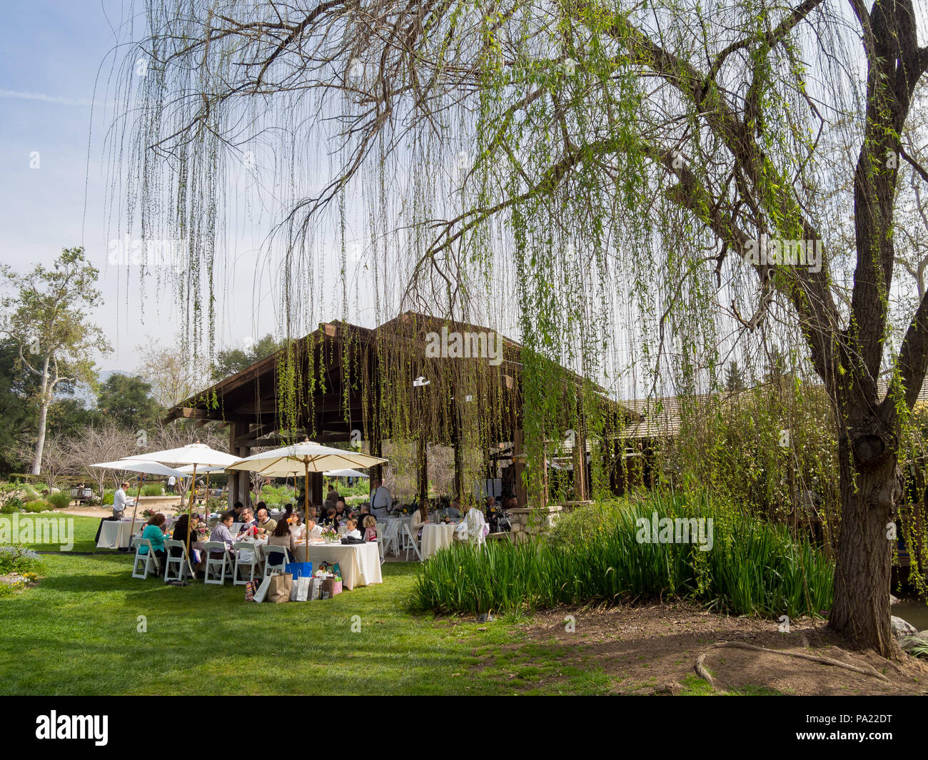 Los Angeles, APR 1: Viele Menschen genießen Sie das lunch Party am Apr 1, 2018 in Los Angeles, Kalifornien Stockfoto