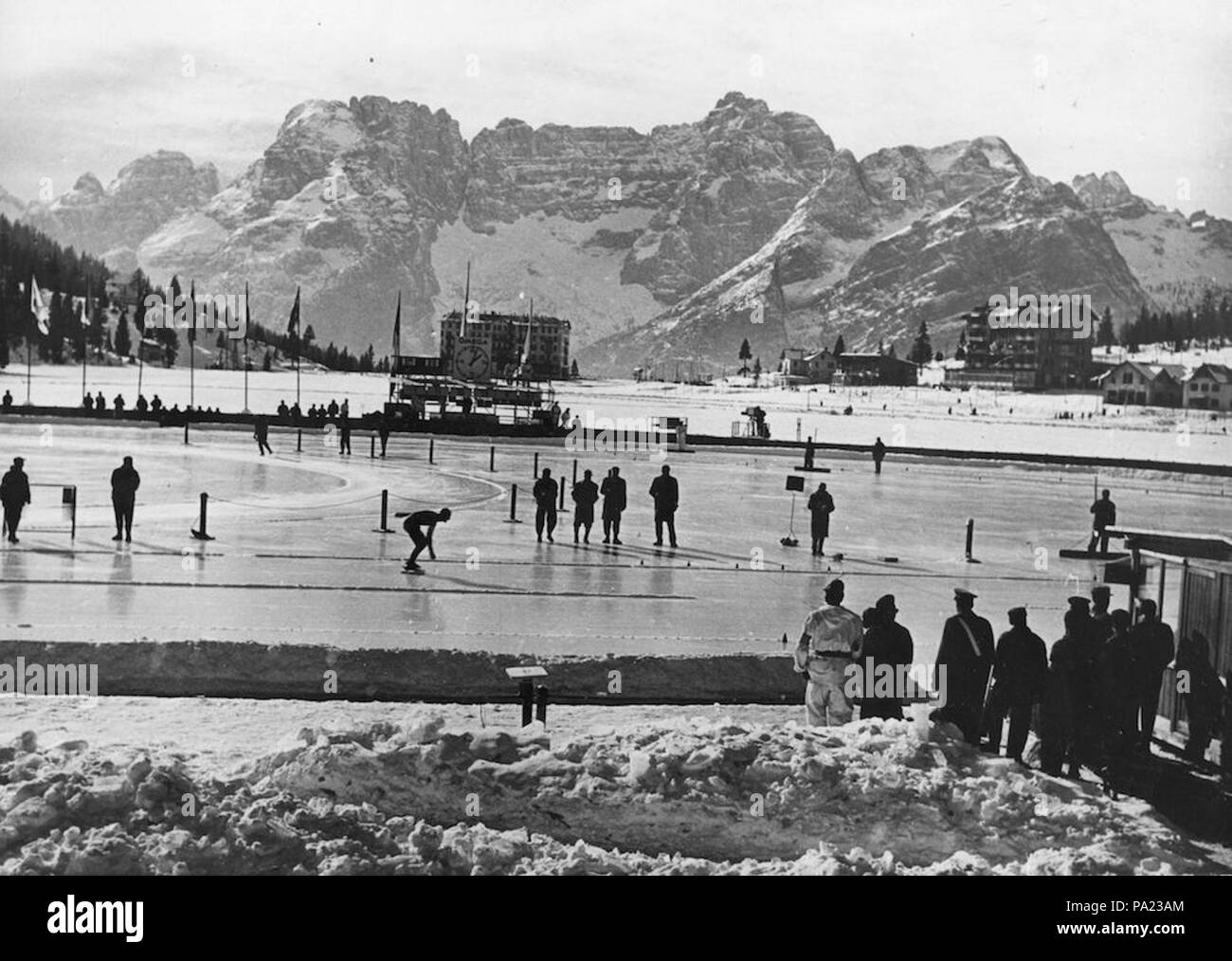 56 Cortina 1956 Winter Olympics - des sowjetischen Russland Boris Shilkov auf dem olympischen Eisbahn Stockfoto