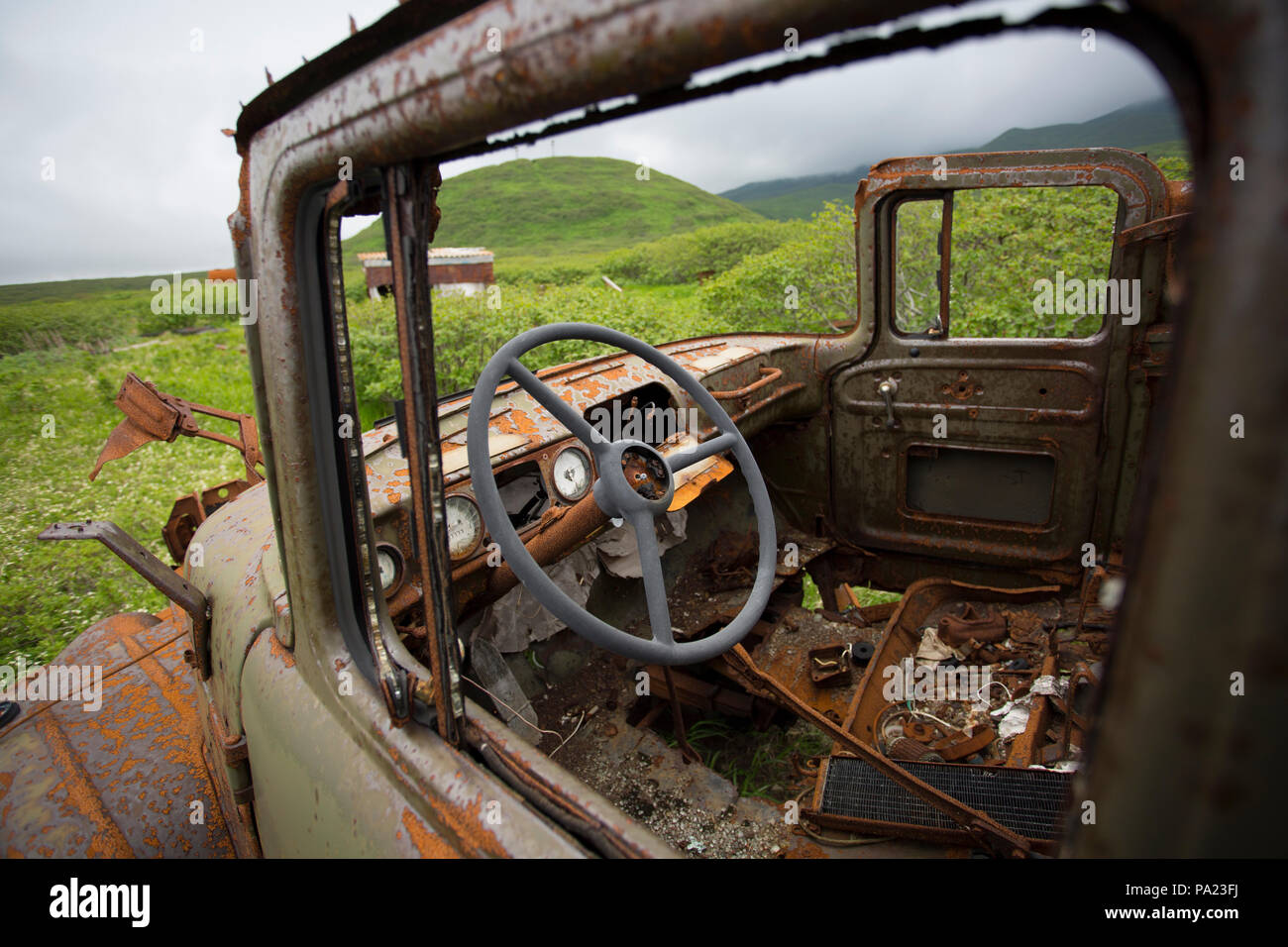 Verlassenen russischen Militärfahrzeug auf Matua Island, Kuril Inseln Stockfoto