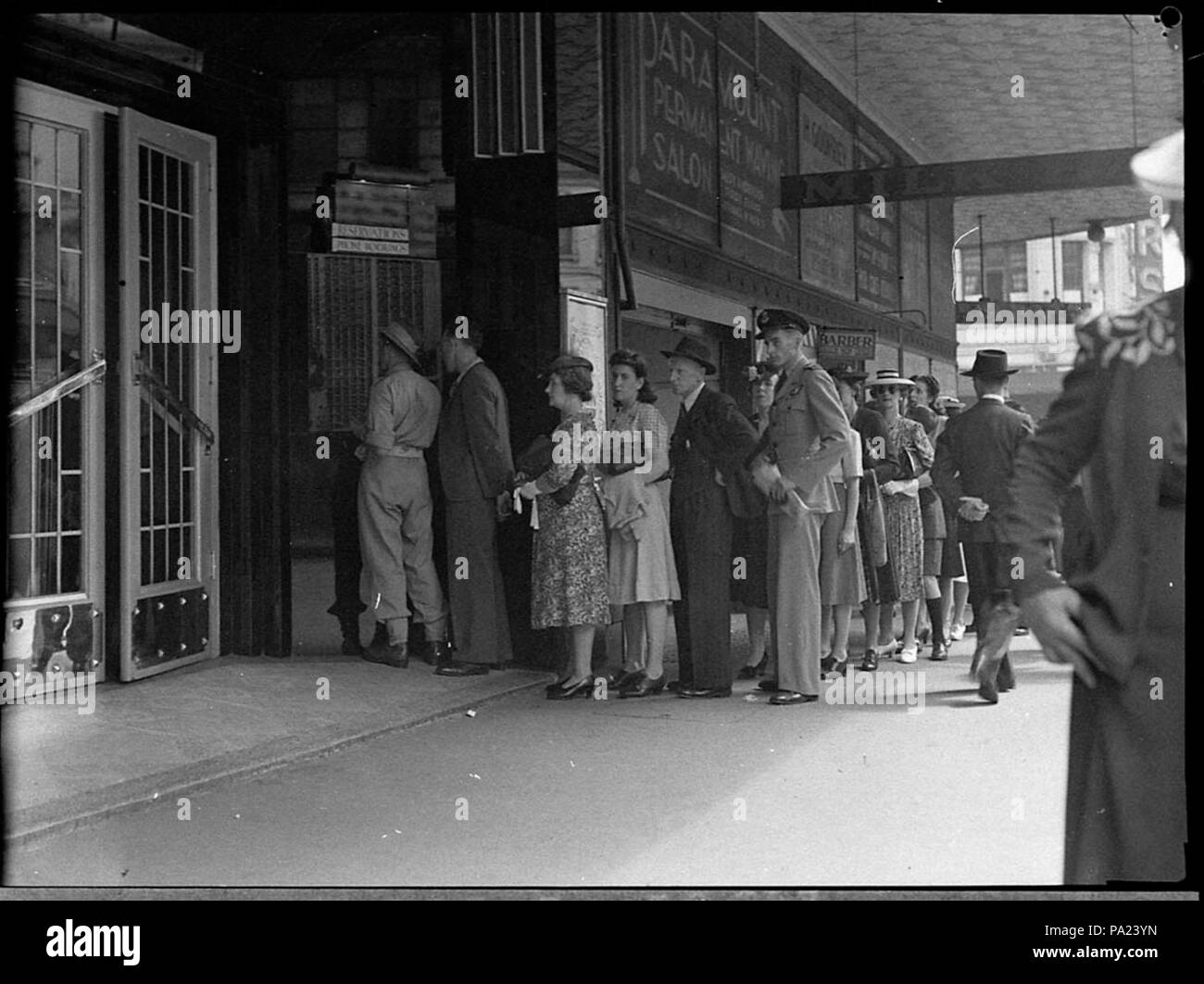 250 SLNSW 26545 Diese glückliche Rasse an der Esquire Theater für Herr Stewart Coad Fox Filme Stockfoto