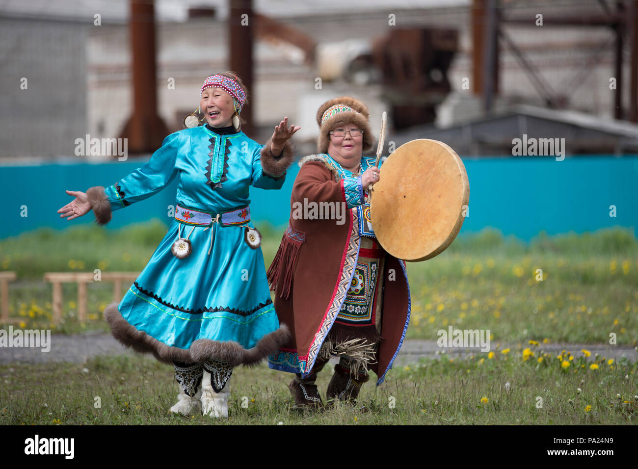 Russische Tänzer in Okhotsk Stadt Stockfoto