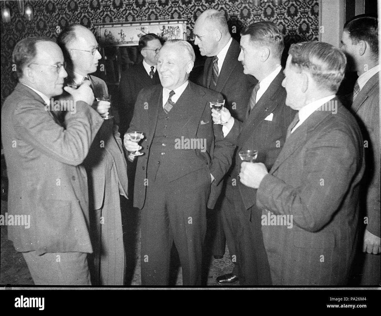 259 34488 SLNSW Herr Lipmann radio Abendessen im amtsboten Stockfoto