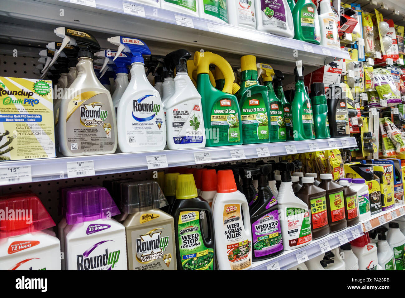 Orlando Florida, Ace Hardware, Pestizide Insektizide Gifte Insektenspray, Unkrautvernichter, Roundup, Regale Verkauf anzeigen, innen, FL171029120 Stockfoto