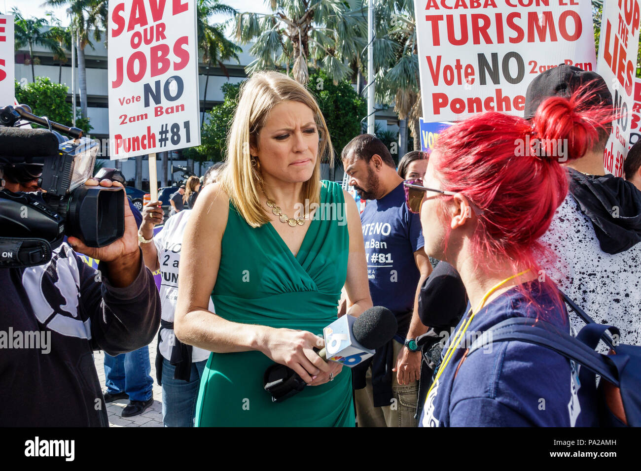 Miami Beach, Florida, Rathaus, Hotelangestellte, Protest gegen Demonstration, die Alkohol nicht serviert, Schließung von Bars, Jobs um 2 UHR, Stimmabgabe, Nein, Stockfoto