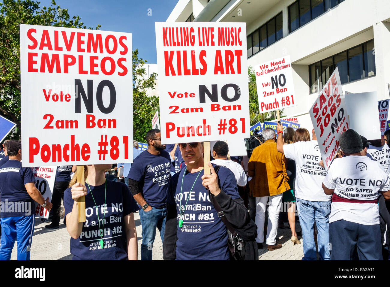 Miami Beach, Florida, Rathaus, Hotelangestellte, Protest gegen Demonstration, die Alkohol nicht serviert, Schließung von Bars, Jobs um 2 UHR, Stimmabgabe, Nein, Stockfoto