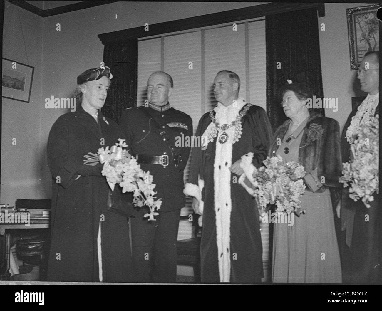 258 32959 SLNSW Civic Empfang für Governor General Sir William Lady Slim mit Bürgermeister Ald F Purdue Frau Purdue und Stadtsekretärin W Burges Frau Burges Stockfoto