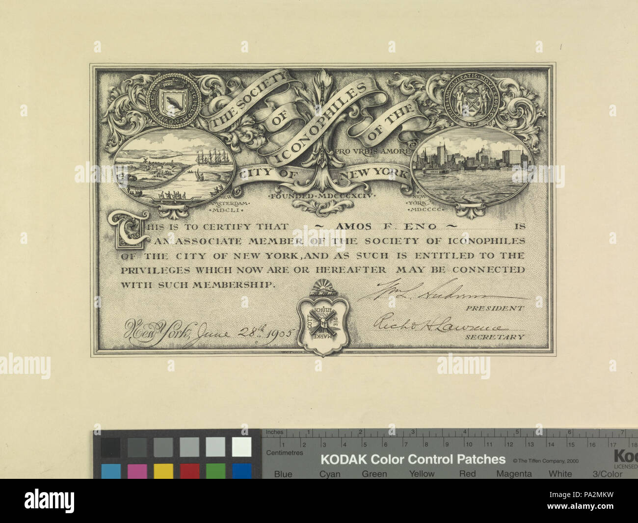 294 Bescheinigung der Mitgliedschaft in der Gesellschaft der Iconophiles, die im Namen des Amos F. Eno, der Wm unterzeichnet. L. in Andrews, Präsident und Richard H. Lawrence, Sekretär (NYPL Hades -1783166-1650604) Stockfoto
