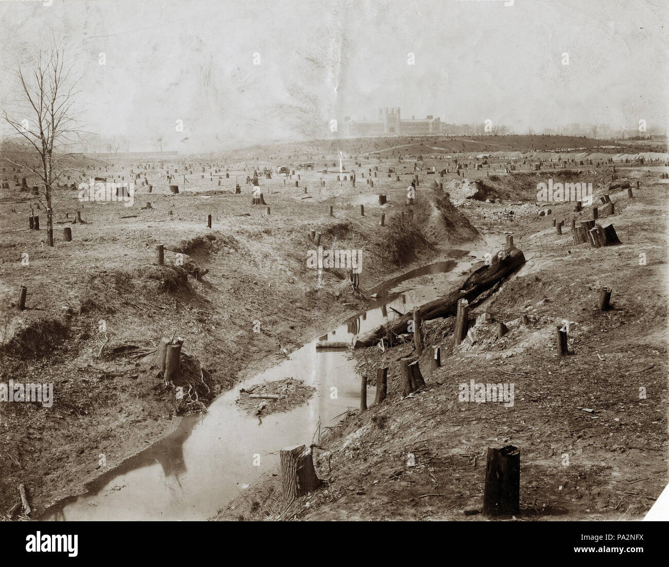 645 Bereich der Stümpfe mit dem Verwaltungsgebäude in Abstand während der Bauphase der World's Fair 1904 Stockfoto