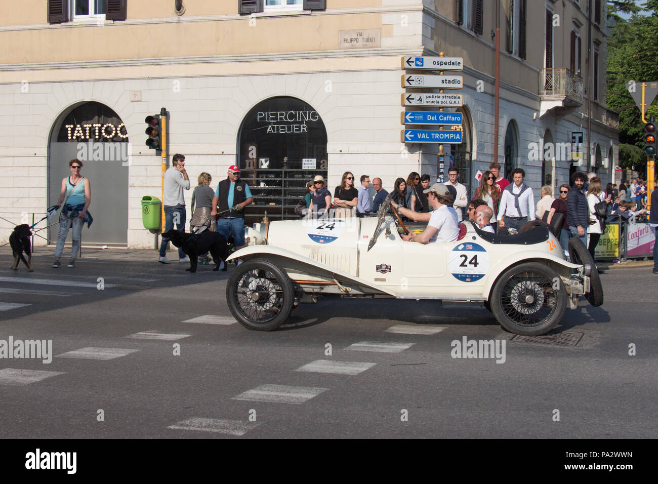 Brescia, Italien - 19. Mai 2018: Bugatti T23 BRESCIA 1925 ist ein alter Rennwagen Rallye Mille Miglia 2018, live Schuß an den berühmten italienischen historischen Ra Stockfoto
