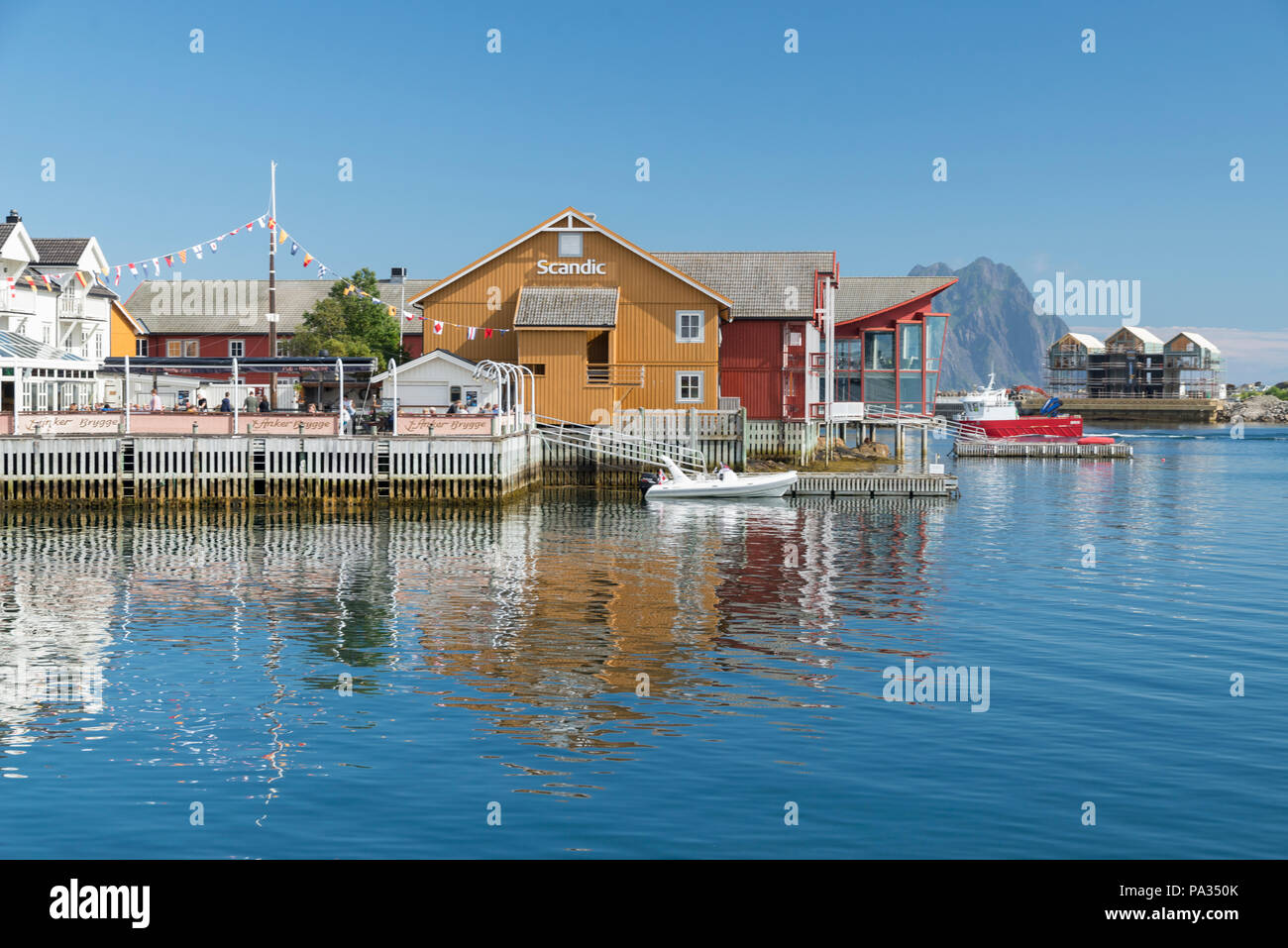 Sonnigen Tag im Hafen von Svolvær, Norwegen Stockfoto