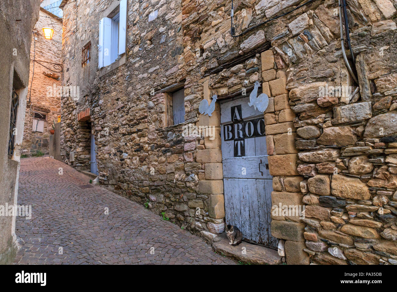 Frankreich, Herault, Haut Languedoc Regionale Naturpark, Olargues, beschriftet Les Plus beaux villages de France (Schönste Dörfer Frankreichs), R Stockfoto