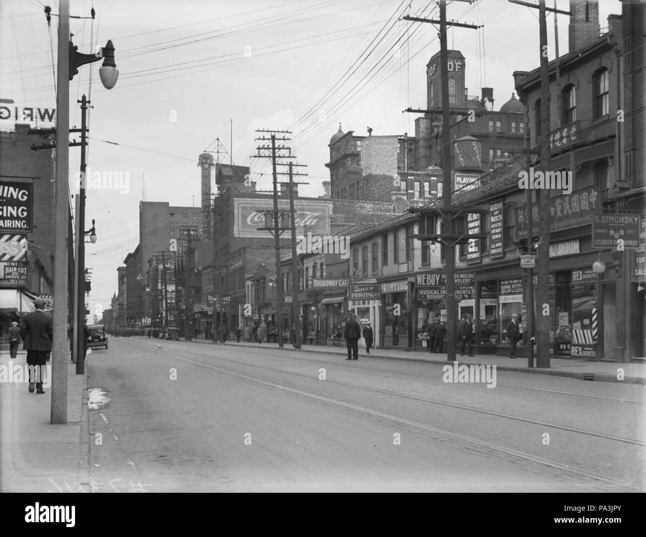 210 Queen Street West, Südseite, nach Osten von York Street Toronto ca. 1926 Stockfoto
