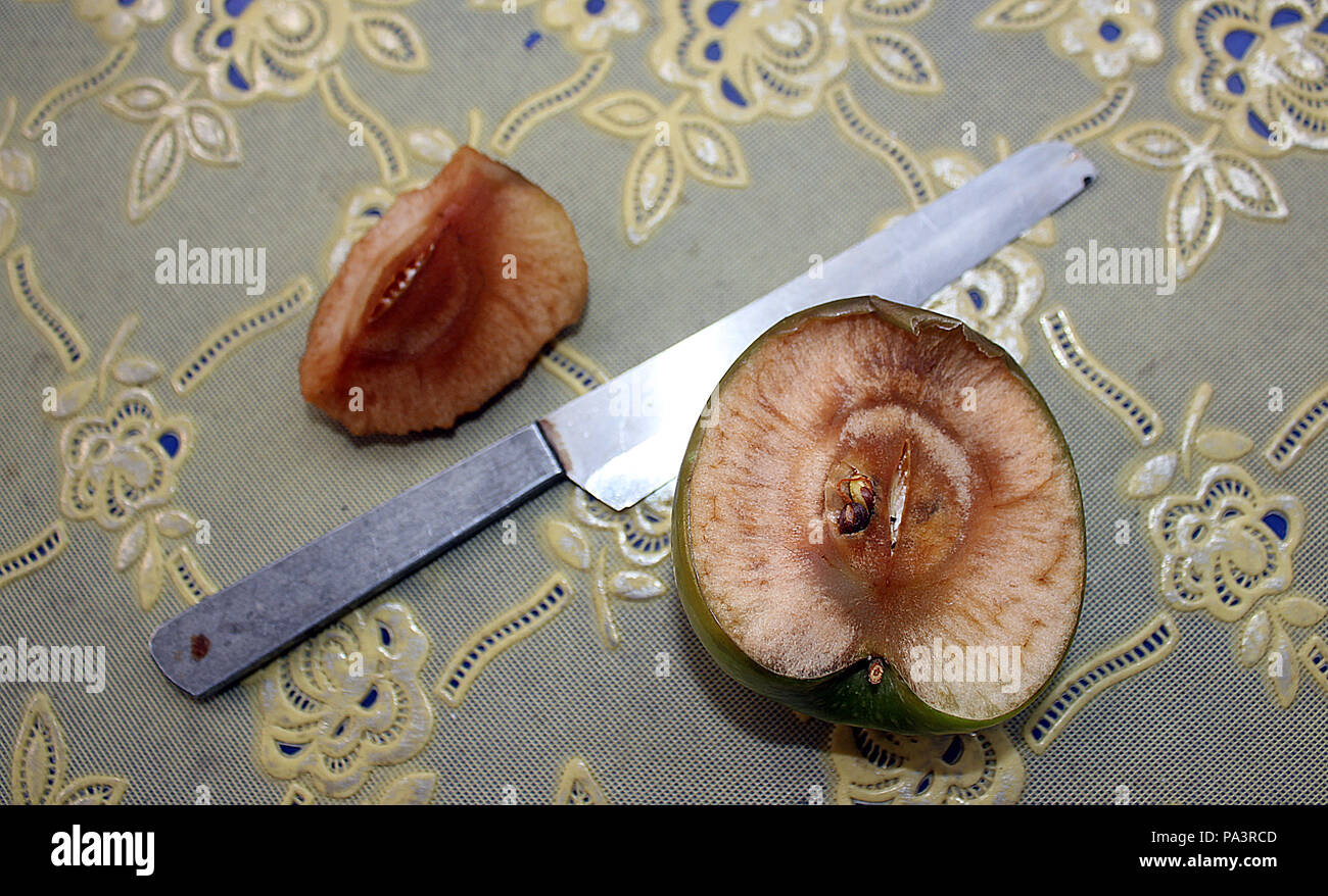 Apple sind nicht nach dem Splitten gegessen. Stockfoto
