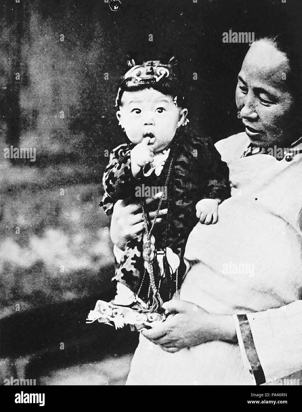 592 GEKLEIDET IN SEINEM TIGER ANZUG UND KAPPE FÜR DIE DRAGON FESTIVAL Stockfoto