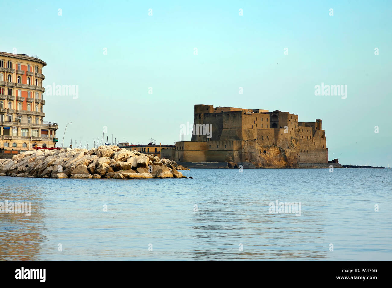 Ei Schloss eine mittelalterliche Festung in der Bucht von Neapel, Italien Stockfoto
