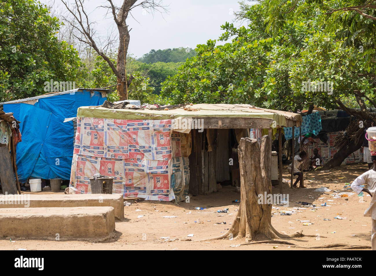 Inoffiziellen provisorischen Wohnungen für intern Vertriebene in Abuja, Nigeria Stockfoto