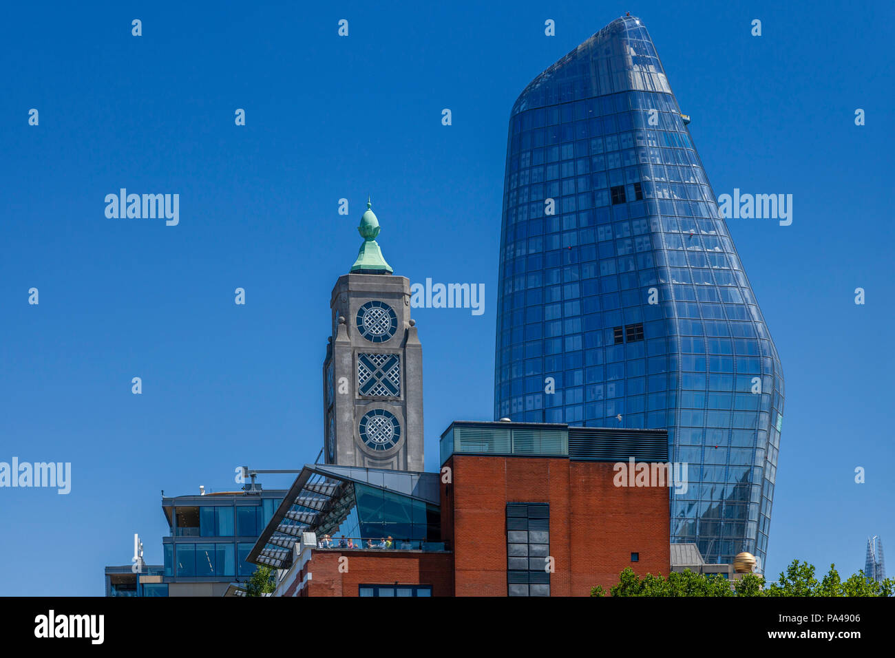 Die neue Blackfriars Gebäude und die Oxo Tower, Thames Riverside, London, England Stockfoto