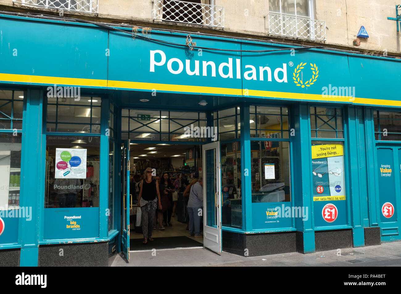 Eine Poundland store in Bath, England. Stockfoto