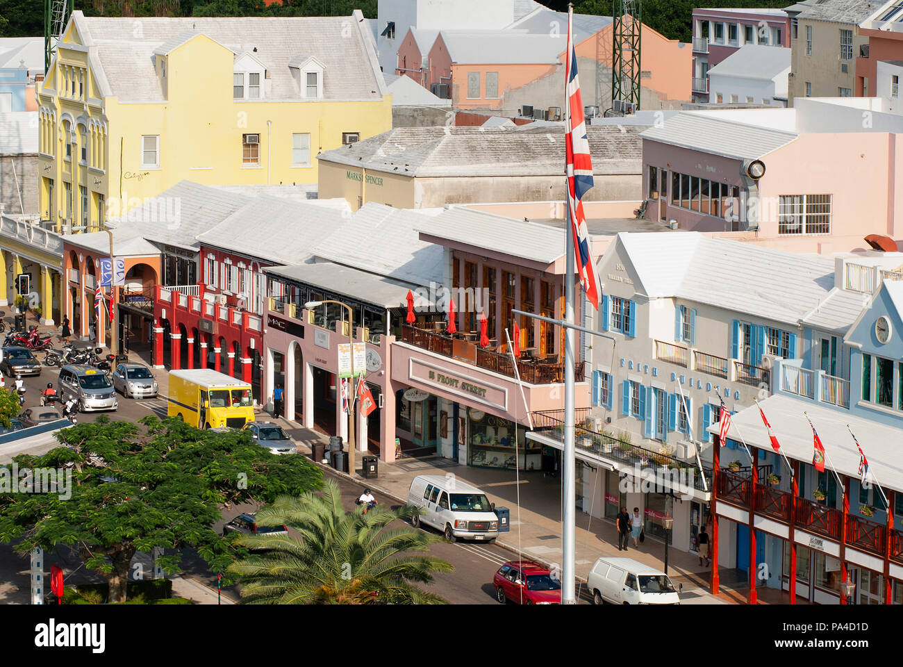 Geschäfte entlang der Front Street, Hamilton, Bermuda. Stockfoto