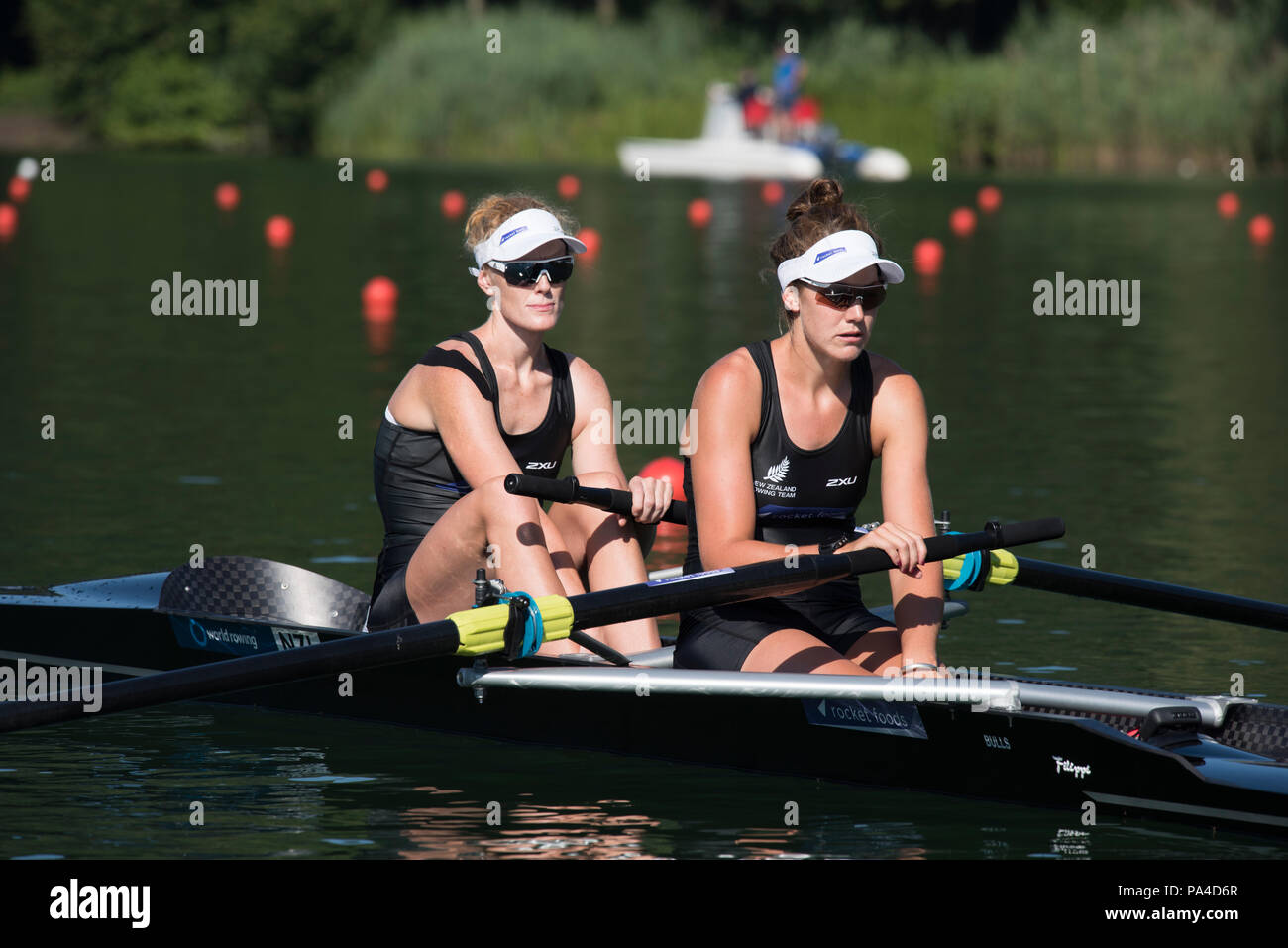 Luzern, Schweiz, 13. Juli 2018, Freitag, NZL W2, Bug, Gnade PENDERGAST und Kerri GOWLER, entspannen Sie sich vor dem Start Ihrer Hitze im Bereich der FISA World Cup Serie, Nr. 3, See Rotsee, © Peter SPURRIER/Alamy leben Nachrichten Stockfoto