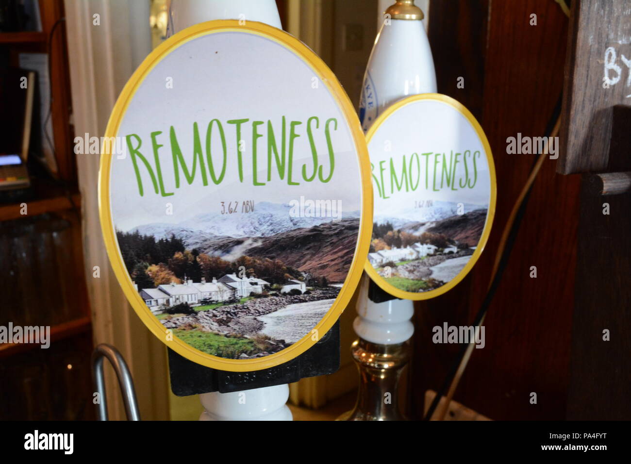 Entfernung - die lokalen Entwurf Ale in der Alten Schmiede, der am weitesten entfernten Pub im Festland Großbritannien, Inverie, Halbinsel Knoydart, Schottland, Großbritannien. Stockfoto
