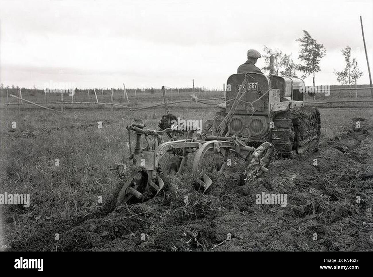152 Arbeitsmarkt mecanise a l Aide d un-Bulldozer sur le d un-Doppelpunkt, Abitibi Stockfoto