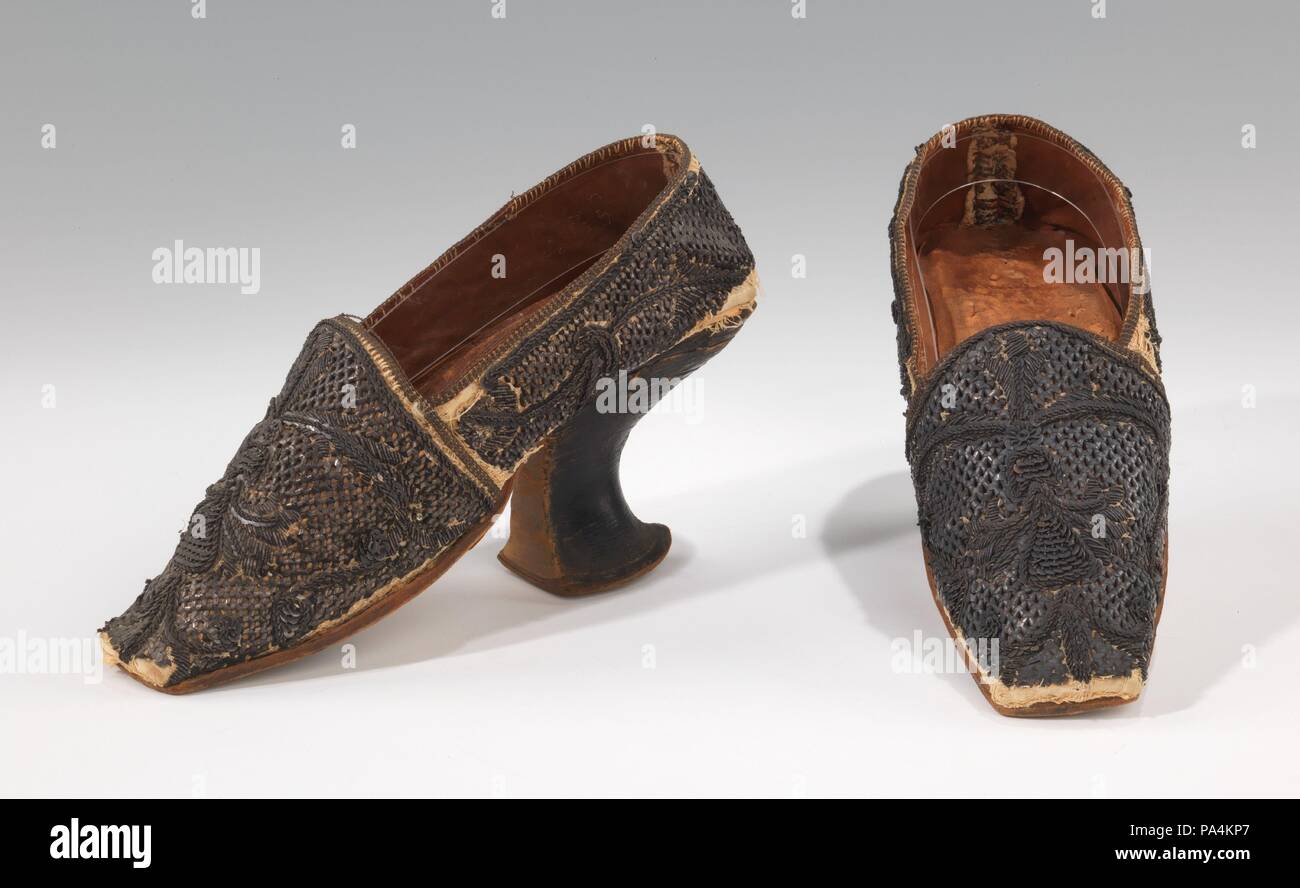 Hausschuhe. Kultur: Europäische. Datum: 1675-1710. Dieses Paar Schuhe  stammt aus einer Gruppe, die mit einer Reihe von wichtigen frühen Schuhe  von Frau Clarence Hyde gegeben. Obwohl die Umstände nicht bekannt sind, ihre