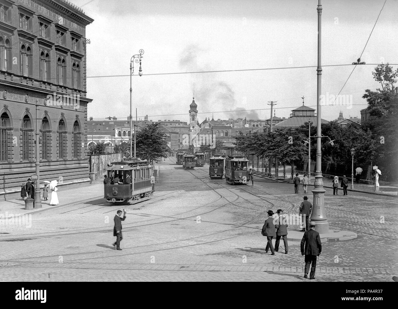 Weißkirchnerstraße beim Stubenring mit Zügen der Typ G und beiwagen Typ s um 1905 330 Weiskirchnerstraße,  1905 Stockfoto