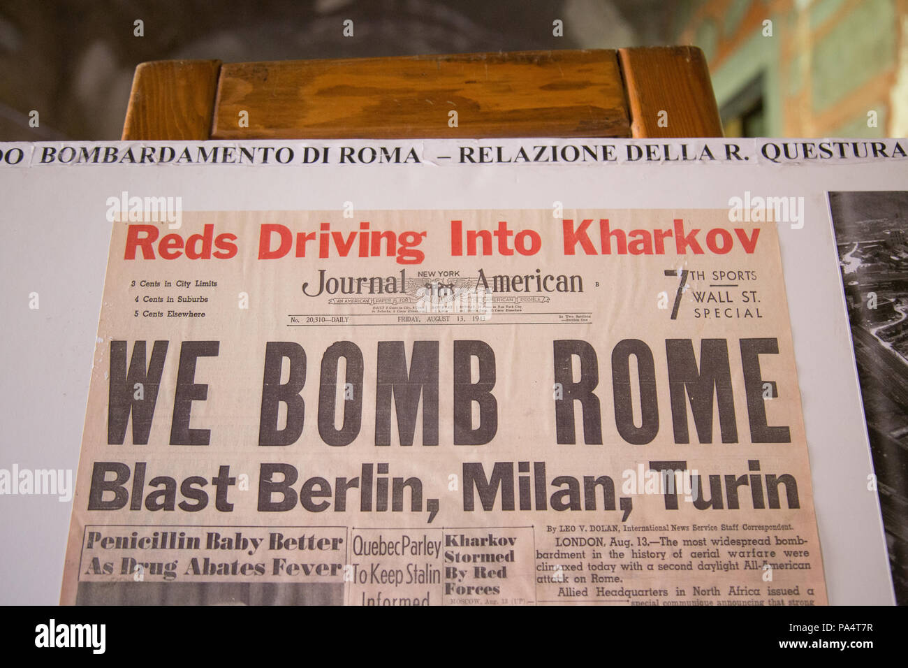 Rom, Italien. 19. Juli 2018. Zeitungsartikel nach der Bombardierung der römischen Viertel San Lorenzo am 19. Juli 1943 Credit: Matteo Nardone/Pacific Press/Alamy leben Nachrichten Stockfoto