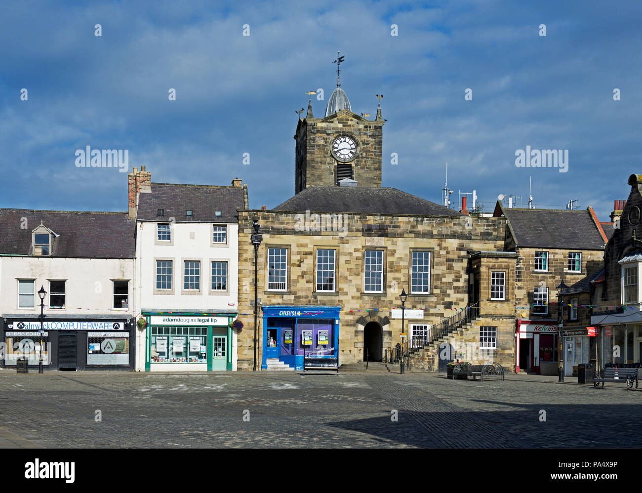 Das alte Rathaus, Marktplatz, Alnwick, Northumberland, England Großbritannien Stockfoto