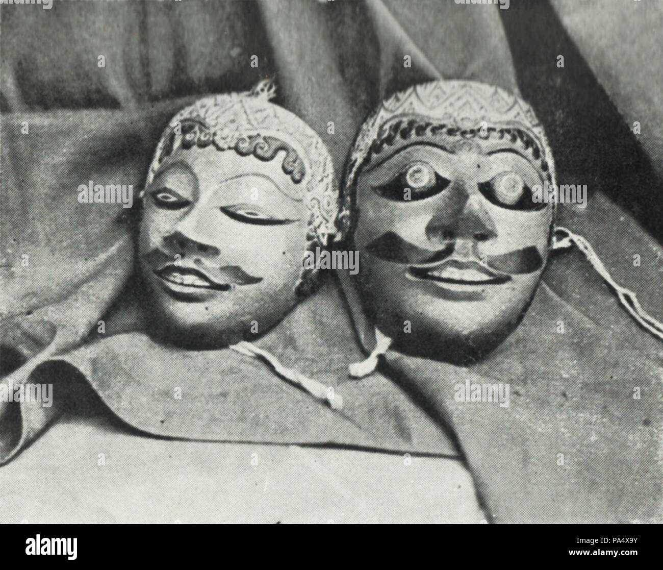 316 Topeng halus und gagah in Yogyakarta (zu Budaya gutgeschrieben), Kota Jogjakarta 200 Tahun, Platte nach Seite 160 Stockfoto