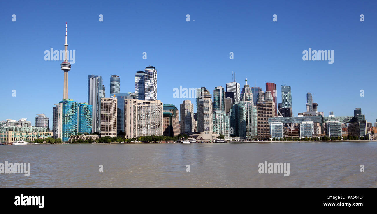 Die Toronto Skyline der Stadt aus gesehen über den Lake Ontario, Kanada Stockfoto