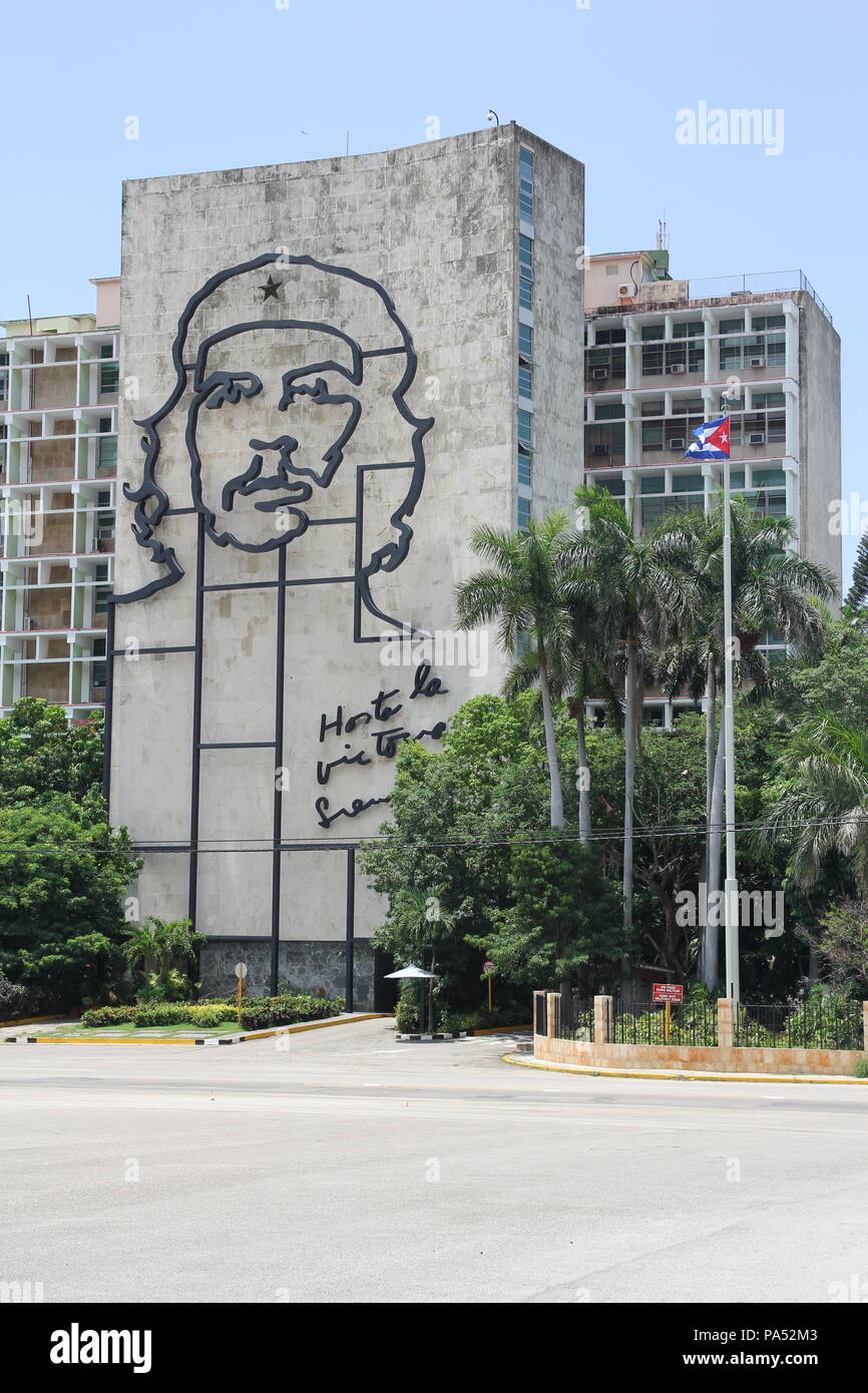 Eine riesige Basrelief von Ernesto Che Guevara auf ein Gebäude in Havanna Stockfoto