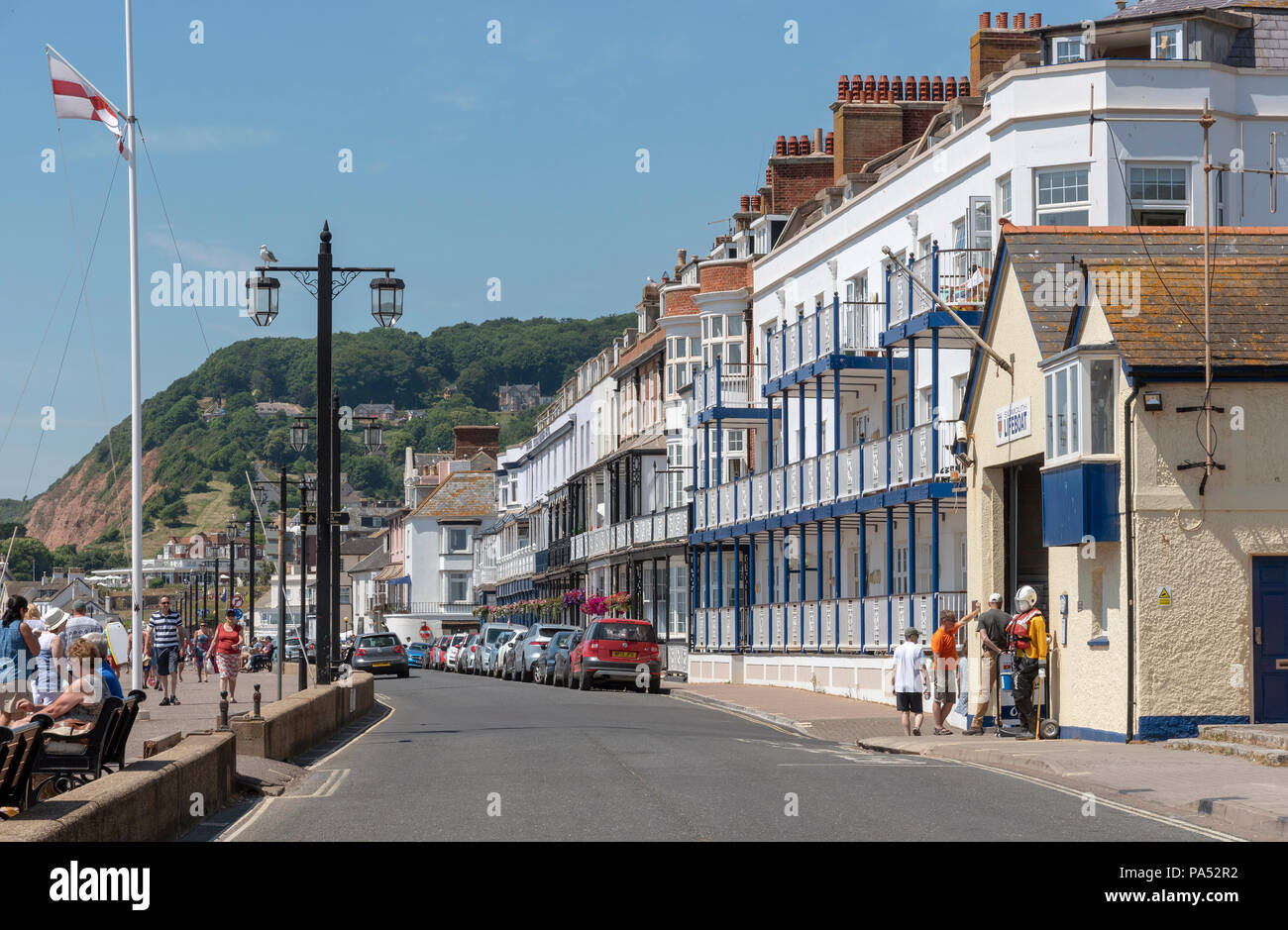 Sidmouth, einem beliebten Badeort in der East Devon, England, UK. Rettungsboot station und Hotels an der Küste von diesem Regency Town, Stockfoto