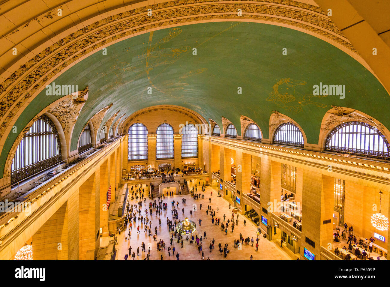 NEW YORK, NEW YORK - Oktober 20, 2016: Der Innenraum des Grand Central Terminal von oben. Stockfoto